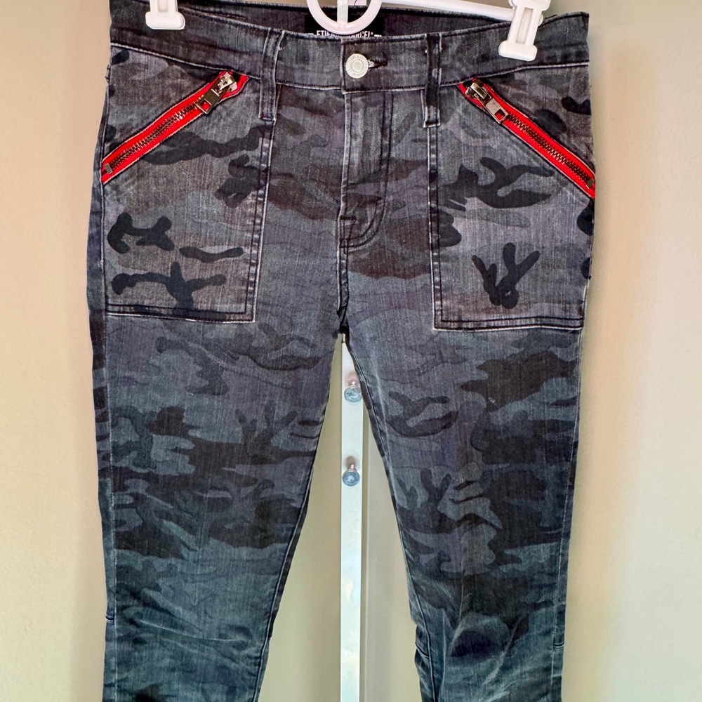 Etienne Marcel Grey Camo Skinny Moto Jeans‎ Red Zip Raw Hem Womens 29